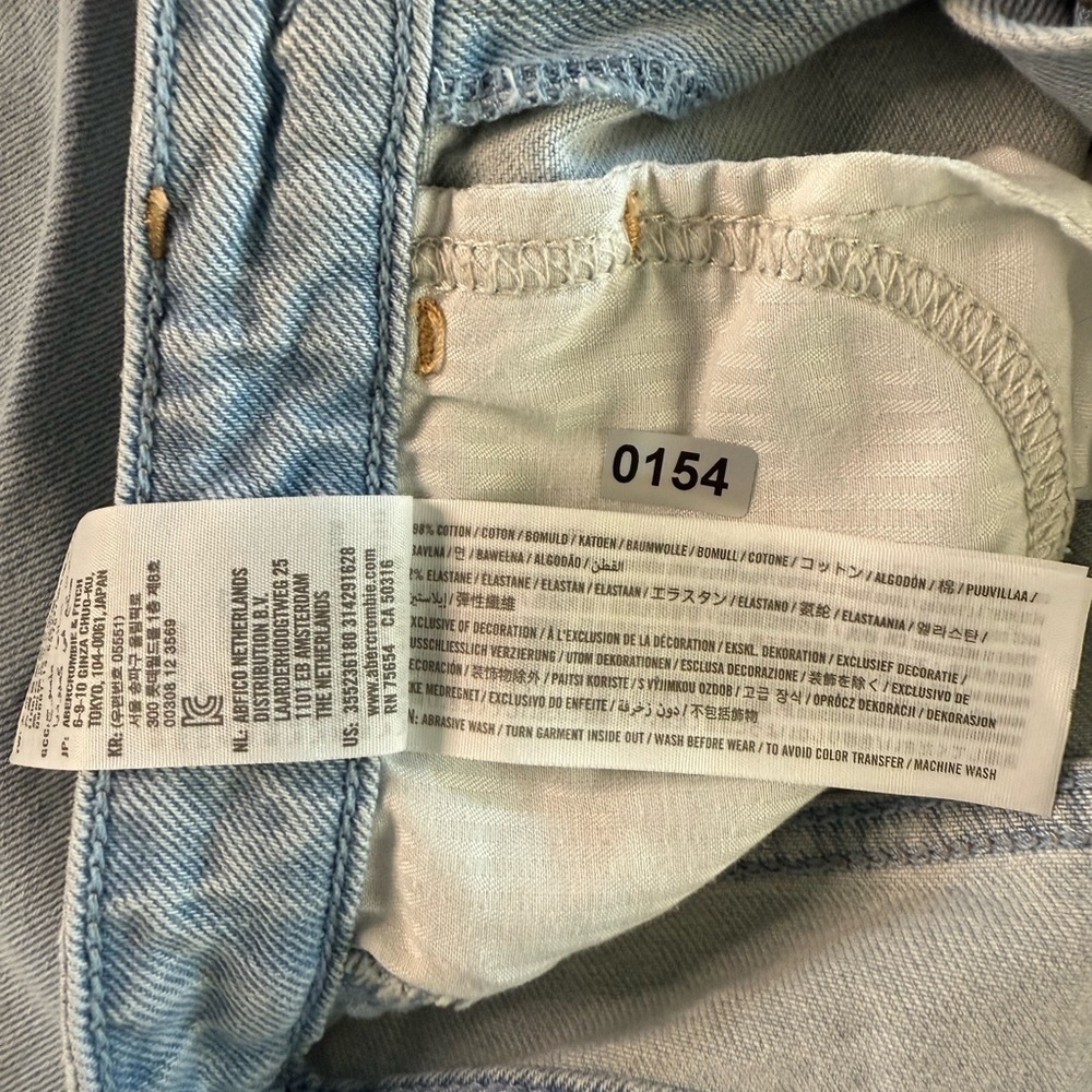Hollister Women’s Ultra High-Rise Mom Distressed Vintage Stretch Jeans Size 26 - Picture 12 of 12